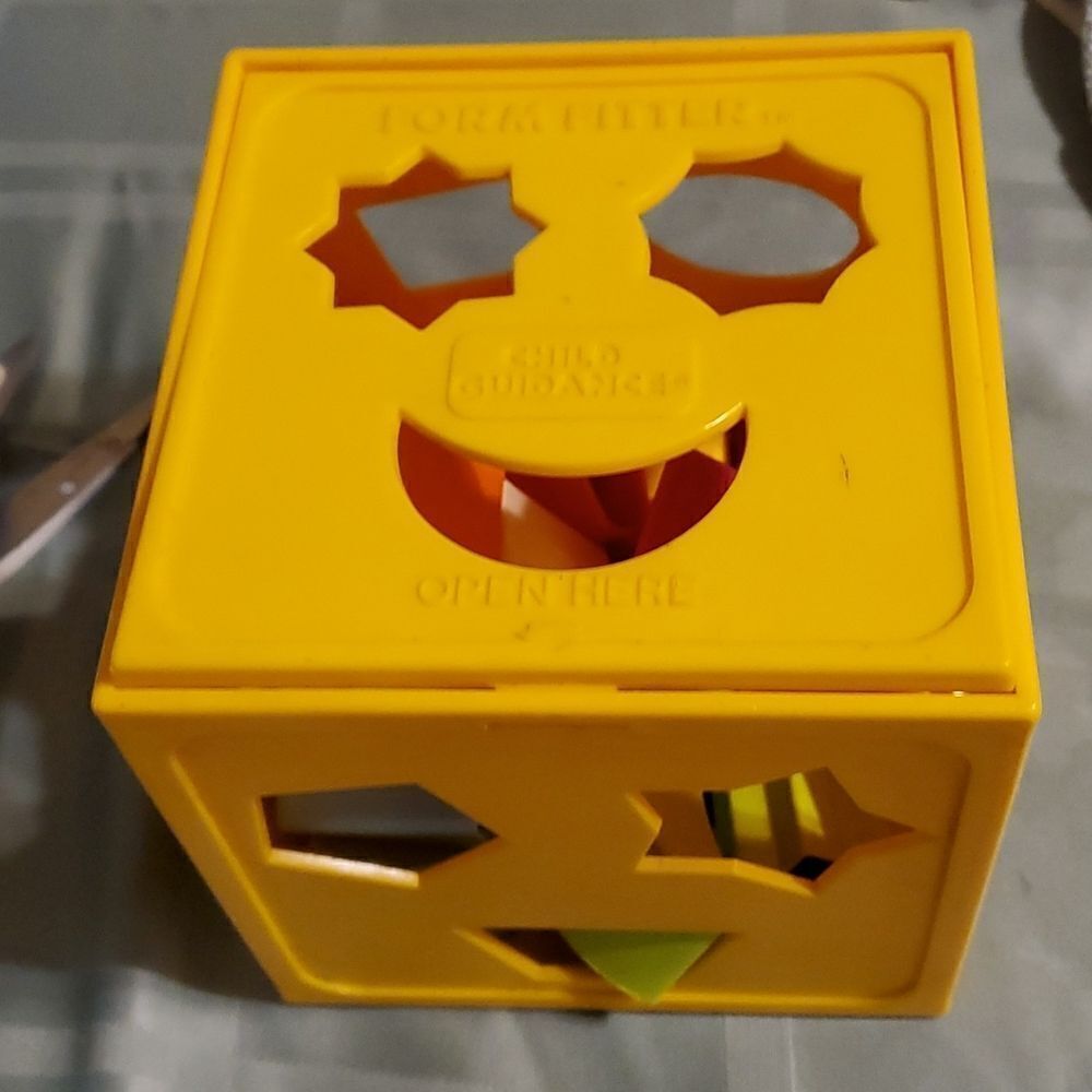 VINTAGE  A CHILD GUIDANCE TOY BOX SHAPER YELLOW  SORT